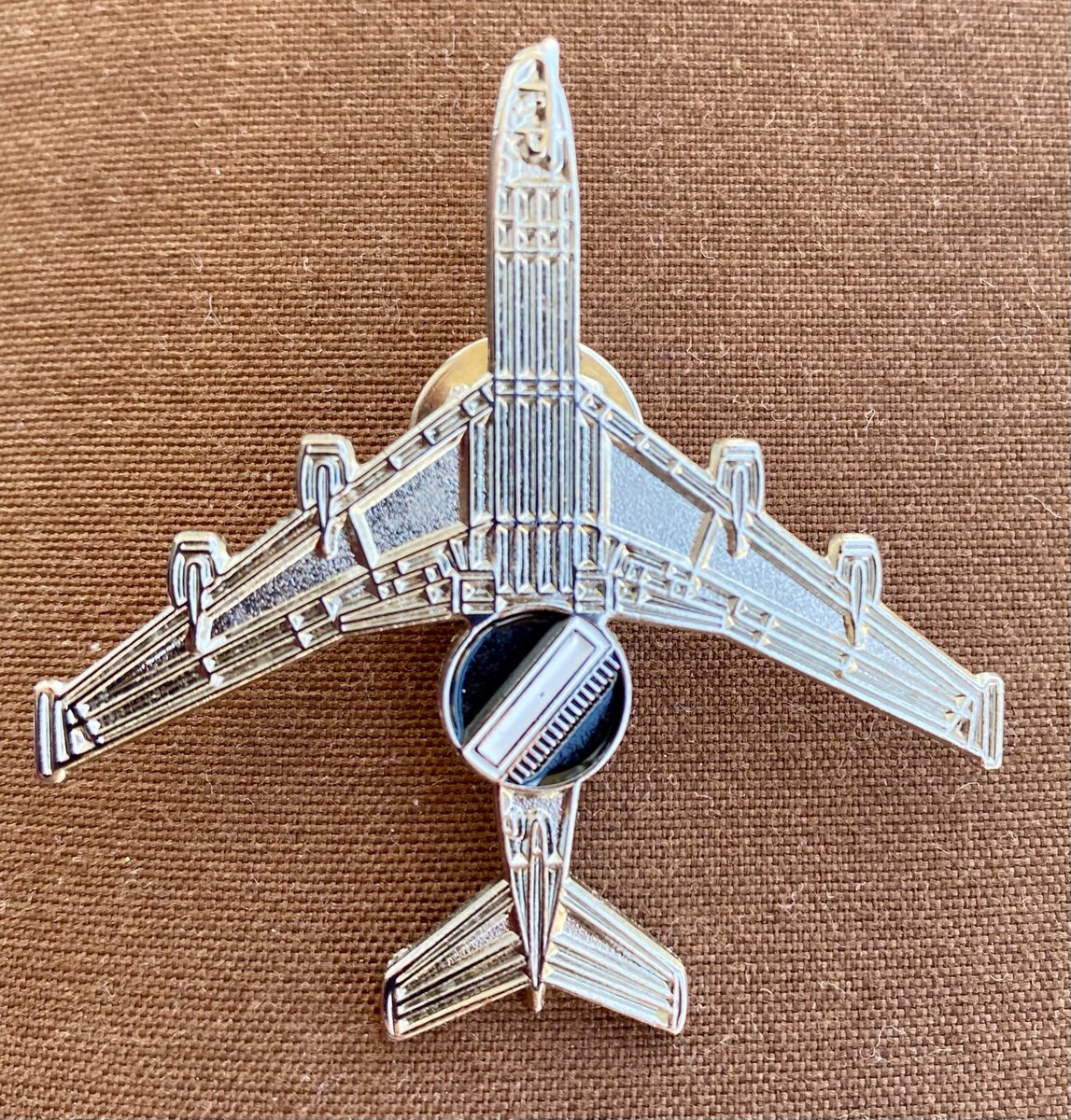 awacs905's tweet image. Lo traje de #RIAT2023 aún penaban los souvenirs del Sentry en Fairford. Incluso en una propaganda para RIAT2025 lo colocaron por error, en vez del reemplazo E-7 Wedgetail