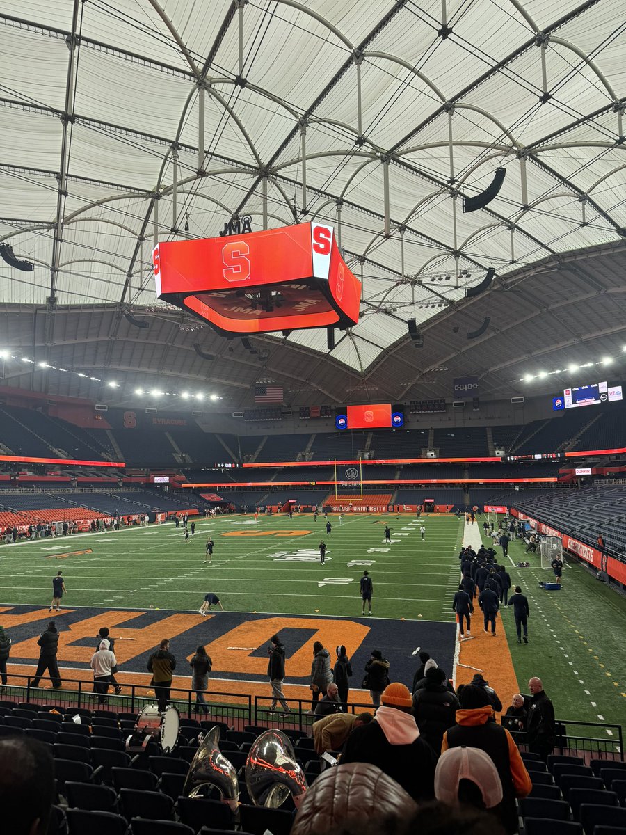 Had a great visit last weekend at Syracuse was great to talk with <a href="/drwilliams131/">Dale Williams</a> @alexkelly truly exited for the chance to wear orange 🍊