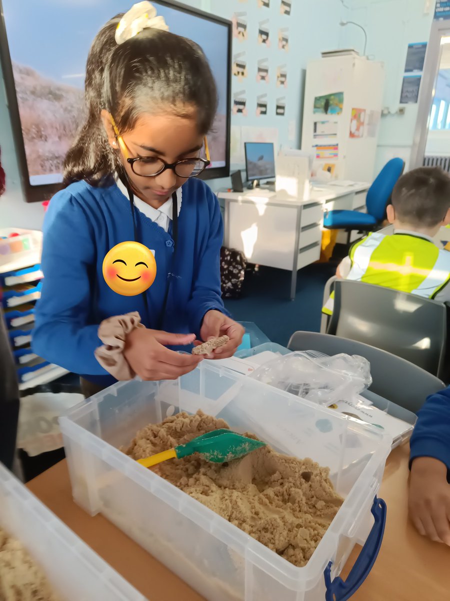 MissEChadney's tweet photo. #LLF4EC really enjoyed their careers workshop this morning. It really inspired them to think about their own future and aim high!

@Lea_Forest_HT @LLF_DHT @LiftSchools @IntoUniversity @InspiringTF https://t.co/FTLxmNOGZ1