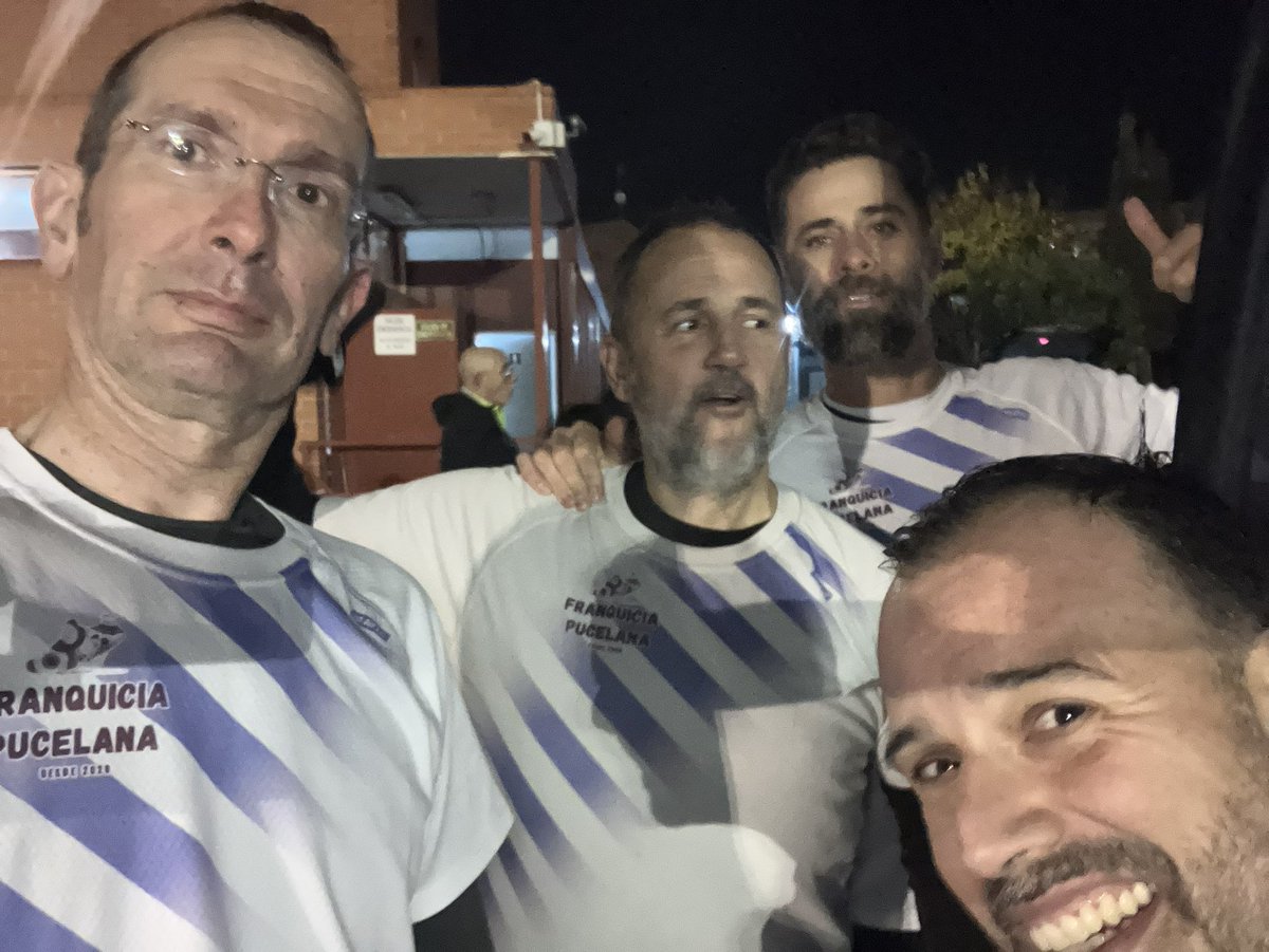 Pues que a la banda gracias a <a href="/pablocarmenado/">Pablo Sánchez Carmenado</a> nos han Invitado a un evento de #SauconyEU #SauconyRunClub y hemos podido conocer y probar sus zapatillas y como colofón participar en un entrenamiento de <a href="/VickyFoodsAT/">𝐕𝐈𝐂𝐊𝐘 𝐅𝐎𝐎𝐃𝐒 𝐀𝐓𝐇𝐋𝐄𝐓𝐈𝐂𝐒</a> …
Eso sí, con los chavales… que corren como gamos…