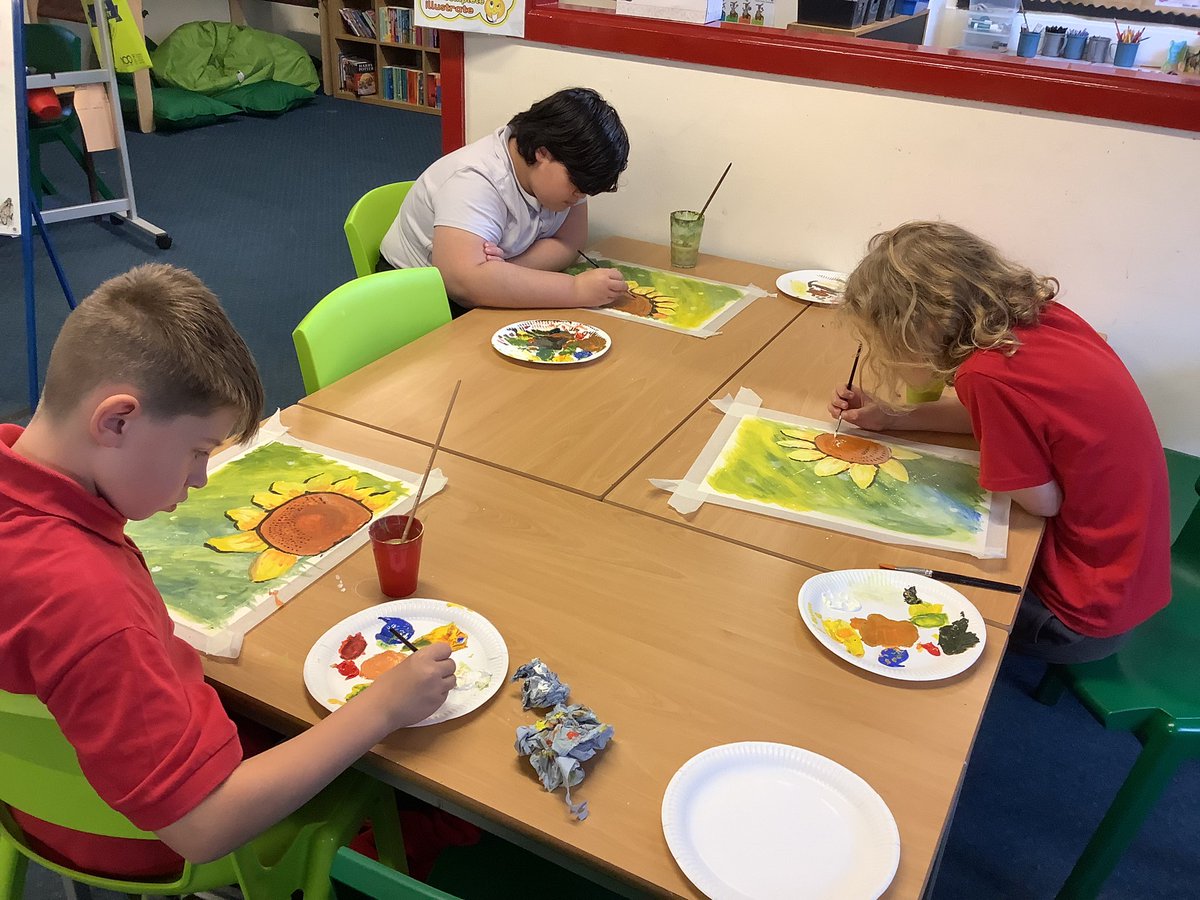 Penclawdd's tweet photo. #PencStarfish So many skills being developed and so much fun #Penc6 #PencEXP @paintalonglady https://t.co/fl0CB74Jpr