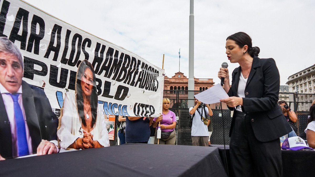 lajuliaeva's tweet photo. JUICIO POPULAR en Plaza de Mayo a Milei, Caputo, Bullrich y Pettovello
El pueblo los declaró CULPABLES… que espera la justicia? https://t.co/yr8mcmNGeY