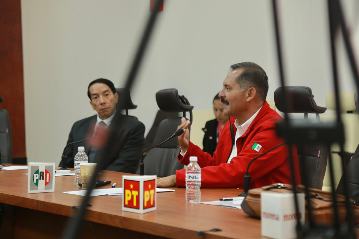 PRI Durango (@cde_pri_durango) on Twitter photo 🔴En el PRI reafirmamos nuestro compromiso con la democracia y la voluntad ciudadana rumbo a las elecciones de 2025.
Bajo el liderazgo de nuestro presidente estatal <a href="/ErnestoAlanisH/">Ernesto Alanis</a>, el Secretario José Manuel Parra, confirma el avance en la organización electoral, garantizando un 🔴En el PRI reafirmamos nuestro compromiso con la democracia y la voluntad ciudadana rumbo a las elecciones de 2025.
Bajo el liderazgo de nuestro presidente estatal <a href="/ErnestoAlanisH/">Ernesto Alanis</a>, el Secretario José Manuel Parra, confirma el avance en la organización electoral, garantizando un