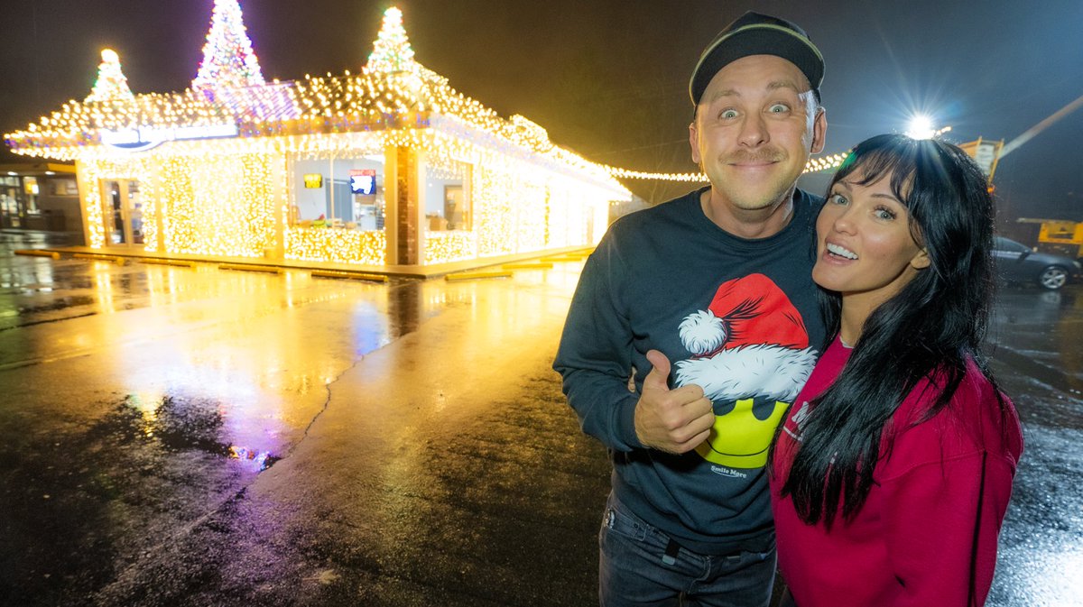 RomanAtwood's tweet photo. Today we uploaded our 210th daily upload in a row! Unreal… Also might be my favorite video yet! ALSO, blew all our power test lighting the laundromat.. perfect day. 🤣 https://t.co/w88aavZGkp