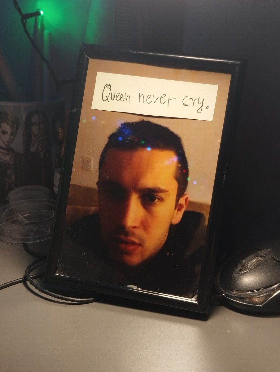 jasnach0lera's tweet image. He's keeping me sane this semester