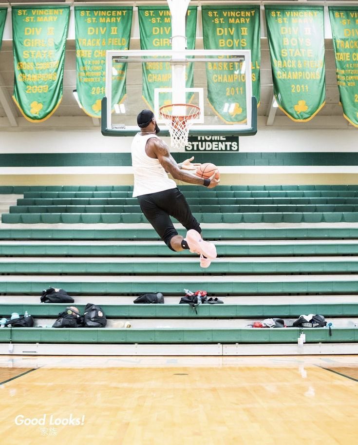 This pic of LeBron dunking back at his old high school is tuff 🔥