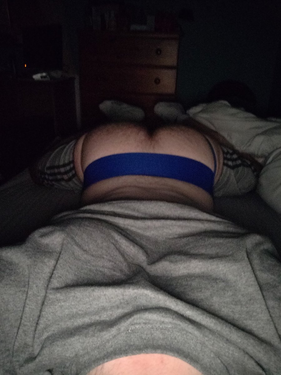 ThickIrishLad's tweet photo. Blah blah National Cake Day blah blah here’s my ass blah blah come eat it https://t.co/tnWnc796nb