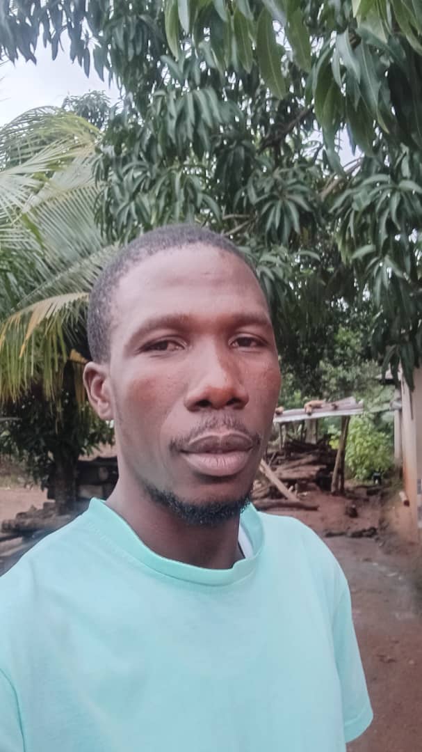 Fareeda_Ahmed_Q's tweet image. Hello good evening guys. Kindly assist us in finding the man in the photo. He is currently on the run after battering his wife to this condition. He was last seen at Kumasi. Kindly report to the nearest police station when you see him. 
Thank you!
