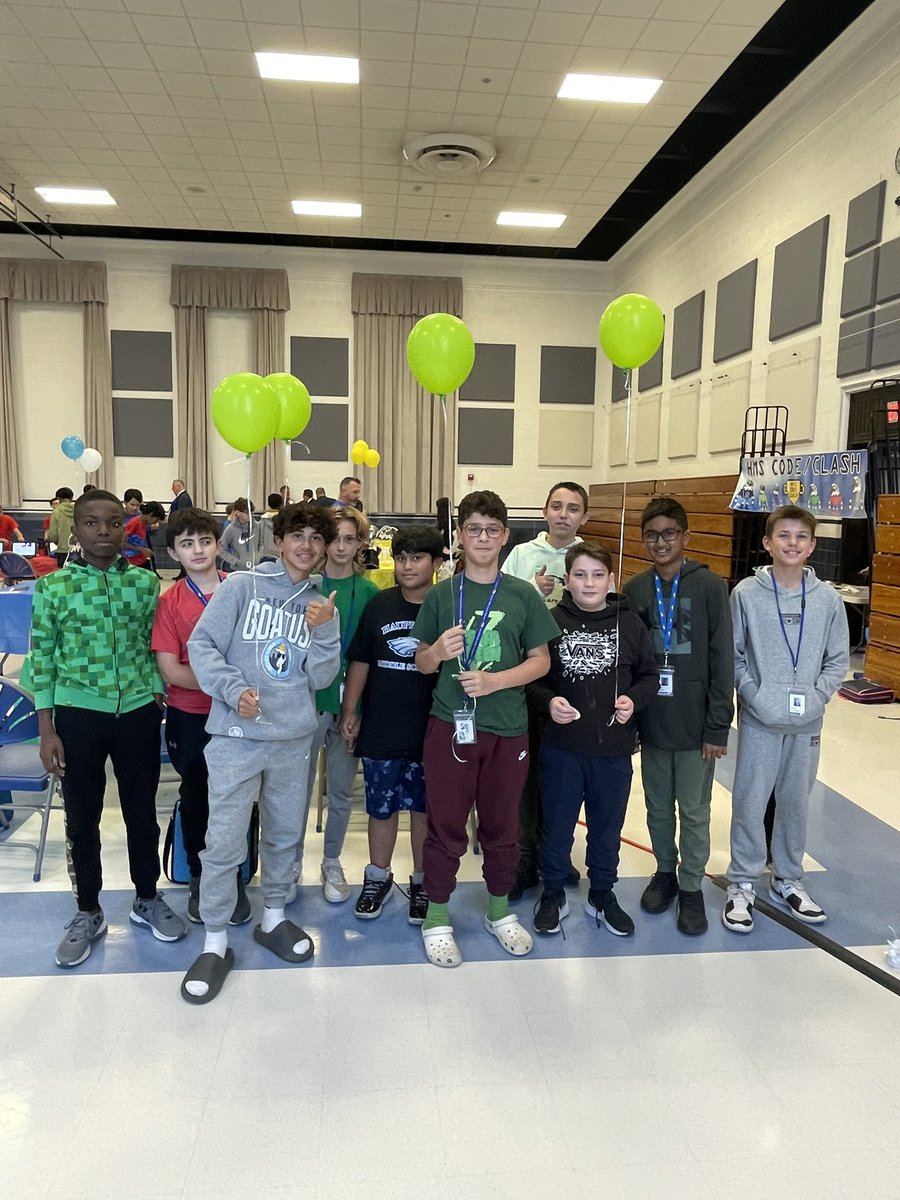 FerraraCodes's tweet photo. Amazing group of coders from today’s #HMSCodeClash @CanUCode @HPS_Eagles @lesliebrophy @dmurph88 https://t.co/8qp3YPaYva