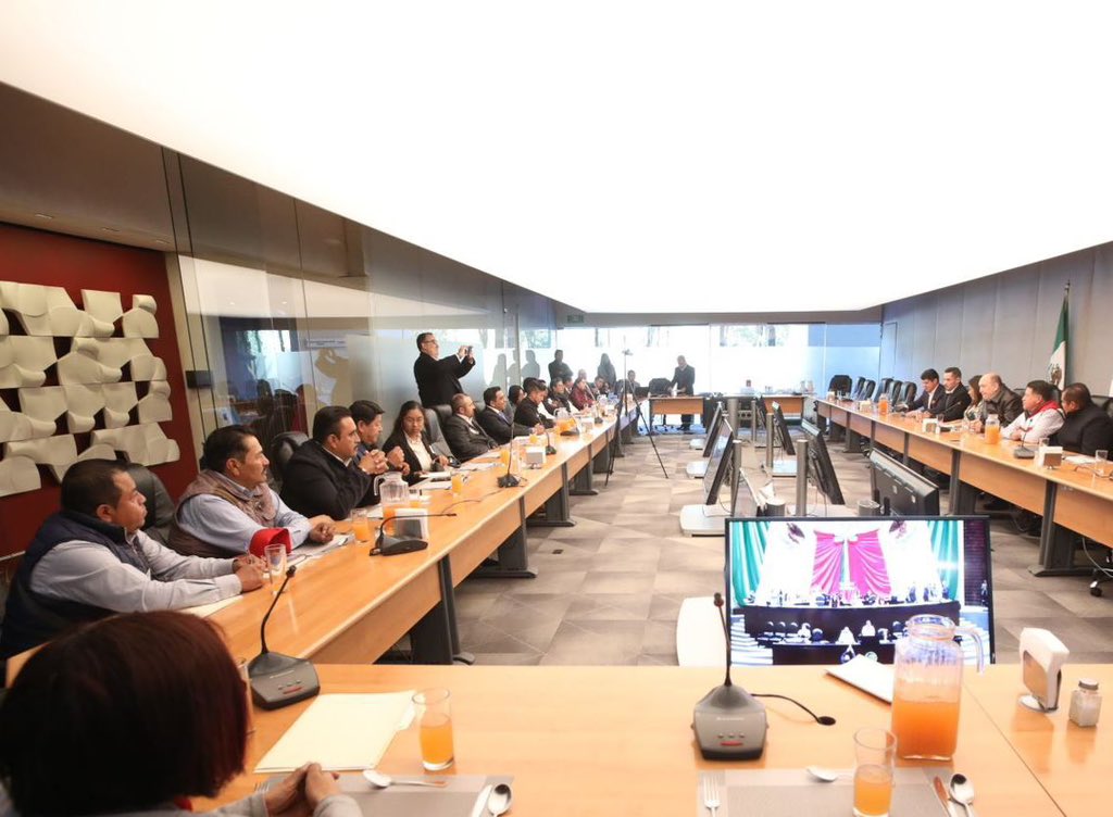 rubenmoreiravdz's tweet image. En compañía de alcaldes y diputados locales de #Puebla y #Aguascalientes, refrendamos el compromiso del @GPPRIDiputados por un mejor #presupuestos para los municipios de estas entidades.