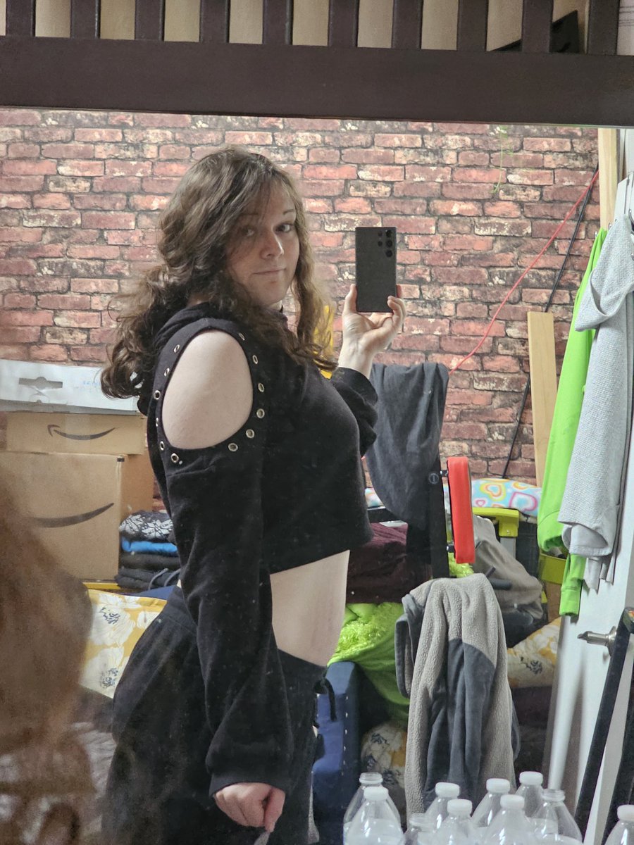 funstuffuwu's tweet photo. Went to cosco with my grandma to help her get ready for Thanksgiving she and about four other old ladies told me I'm gonna freeze dressed like this lol https://t.co/idqTkXUe1C