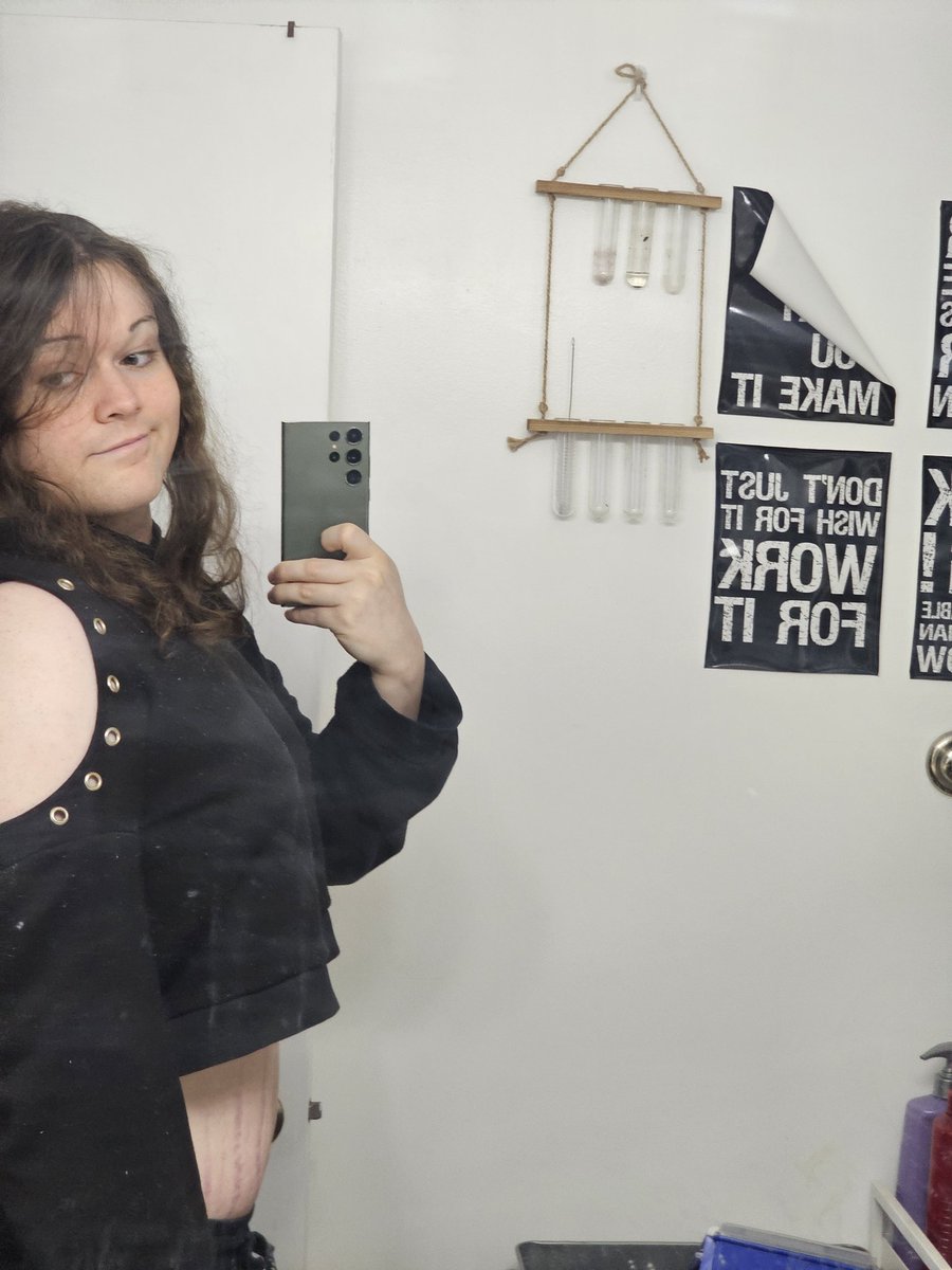 funstuffuwu's tweet photo. Went to cosco with my grandma to help her get ready for Thanksgiving she and about four other old ladies told me I'm gonna freeze dressed like this lol https://t.co/idqTkXUe1C
