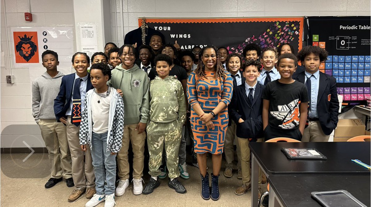 Mr. Catalano explored Communication and Science!! The Ms. Tawana Andrew of <a href="/WAVE3Weather/">WAVE Weather</a> was the 6th grade guest speaker today! <a href="/ExploreJCPS/">JCPS Explore Pathways</a> <a href="/JCPSExploreEA/">Marcella Minogue</a> <a href="/DuBoisAcademy/">DuBois Academy</a>
