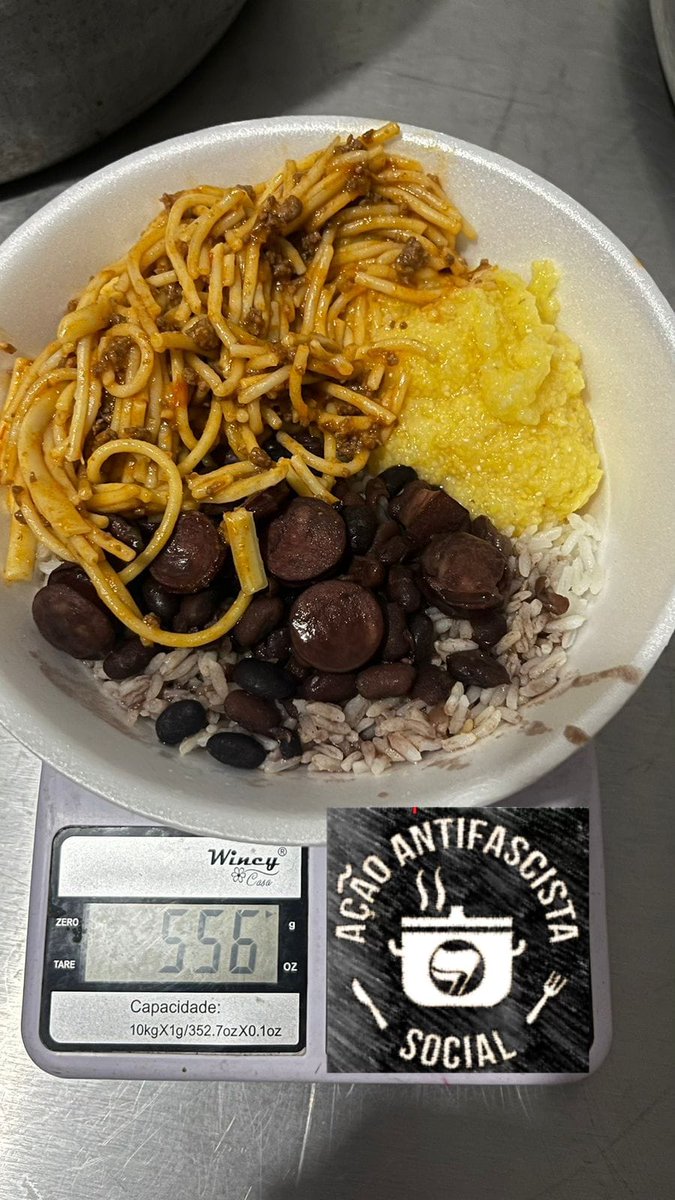 do_voltaire's tweet photo. Porto Alegre, segunda-feira 25 de Novembro de 2024.

114 jantas cheirosas, coloridas e deliciosas para pessoas em situação de rua e vulnerabilidade social, também para trabalhadoras precarizadas e exaustas. 
Insegurança Alimentar é você não saber quando será a sua próxima . https://t.co/MLfAbhQF11