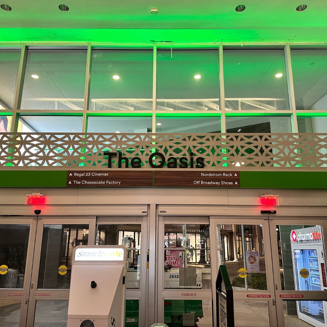 Everylite's tweet image. From vibrant greens to warm oranges and crisp whites, our Linear Pro Wall Washers lit up Colonnade Outlets with unmatched performance and durability. Ready to transform your space? Discover how Linear Pro can elevate your next project: buff.ly/3ZwnAK3 

#LED #WallWashers