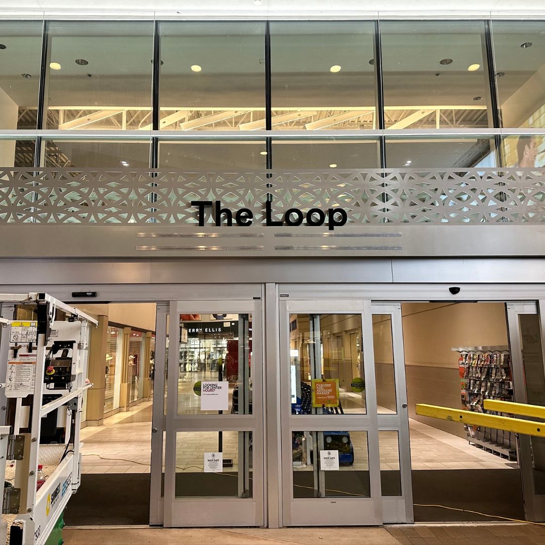 Everylite's tweet image. From vibrant greens to warm oranges and crisp whites, our Linear Pro Wall Washers lit up Colonnade Outlets with unmatched performance and durability. Ready to transform your space? Discover how Linear Pro can elevate your next project: buff.ly/3ZwnAK3 

#LED #WallWashers