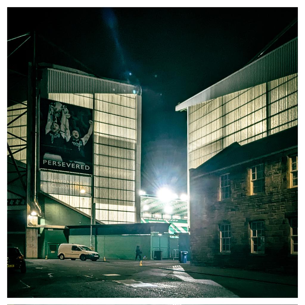 100iso_photos's tweet image. Tonight I'm at the home of football — #EasterRoad, for the clash between #Hibs and #Aberdeen.