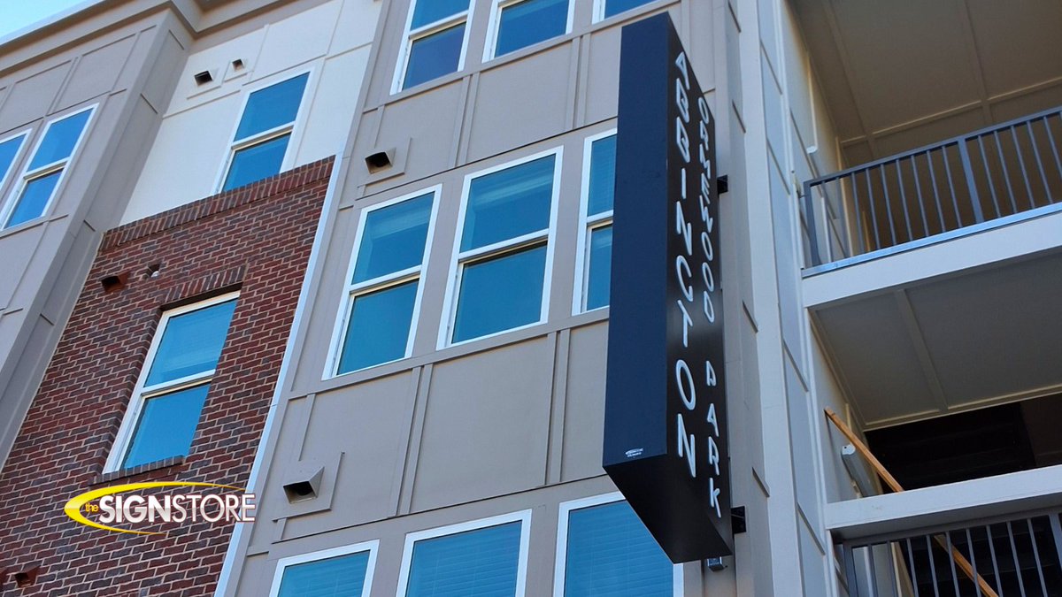 signstoremacon's tweet image. We partnered with Sturgis Construction to design, fabricate, and install this sleek illuminated blade sign for The Abbington at Ormewood Park Apartments. Ready to make your brand stand out? 1-800-316-9530
#BladeSigns #IlluminatedSignage #AtlantaBusinesses #TheSignStore