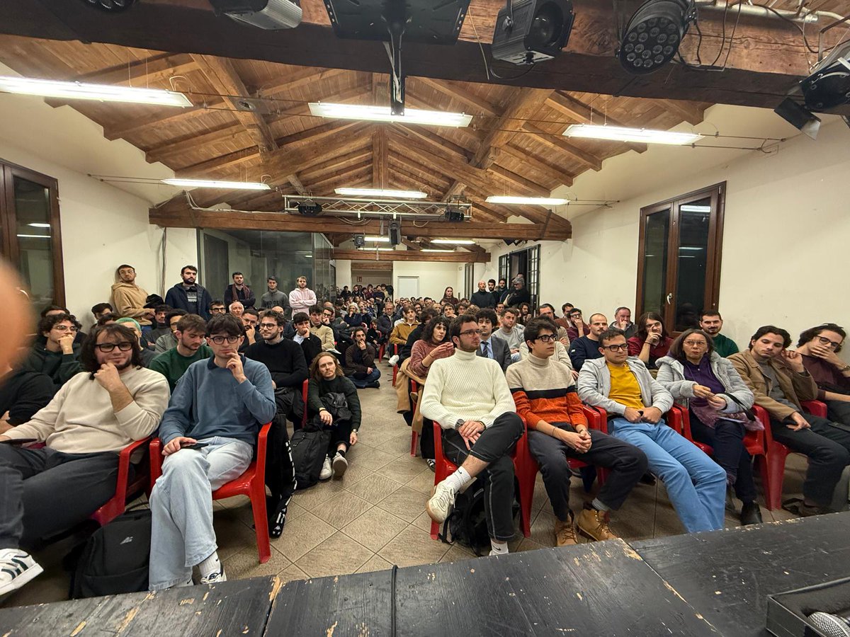 Michele Boldrin (@micheleboldrin) on Twitter photo Bologna, ora. Non male, no, per un dibattito estemporaneo organizzato al volo!
<a href="/MovDrinDrin/">Drin Drin</a> <a href="/Forchielli/">Alberto Forchielli</a> <a href="/matteohallissey/">Matteo Hallissey</a> Bologna, ora. Non male, no, per un dibattito estemporaneo organizzato al volo!
<a href="/MovDrinDrin/">Drin Drin</a> <a href="/Forchielli/">Alberto Forchielli</a> <a href="/matteohallissey/">Matteo Hallissey</a>