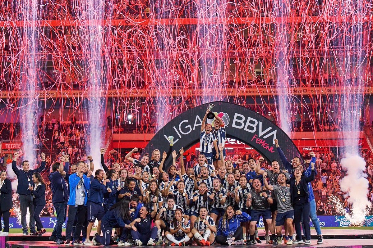 rebecabr97's tweet photo. BICAMPEON4S LPM!!! ❤️‍🔥🏆🏆🥇🥇@Rayadas https://t.co/ddekqSmKav