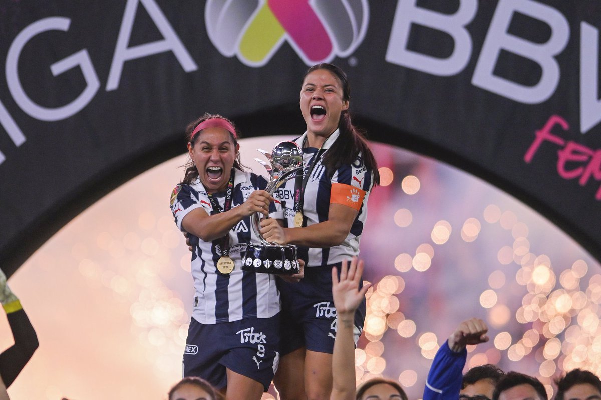 rebecabr97's tweet photo. BICAMPEON4S LPM!!! ❤️‍🔥🏆🏆🥇🥇@Rayadas https://t.co/ddekqSmKav