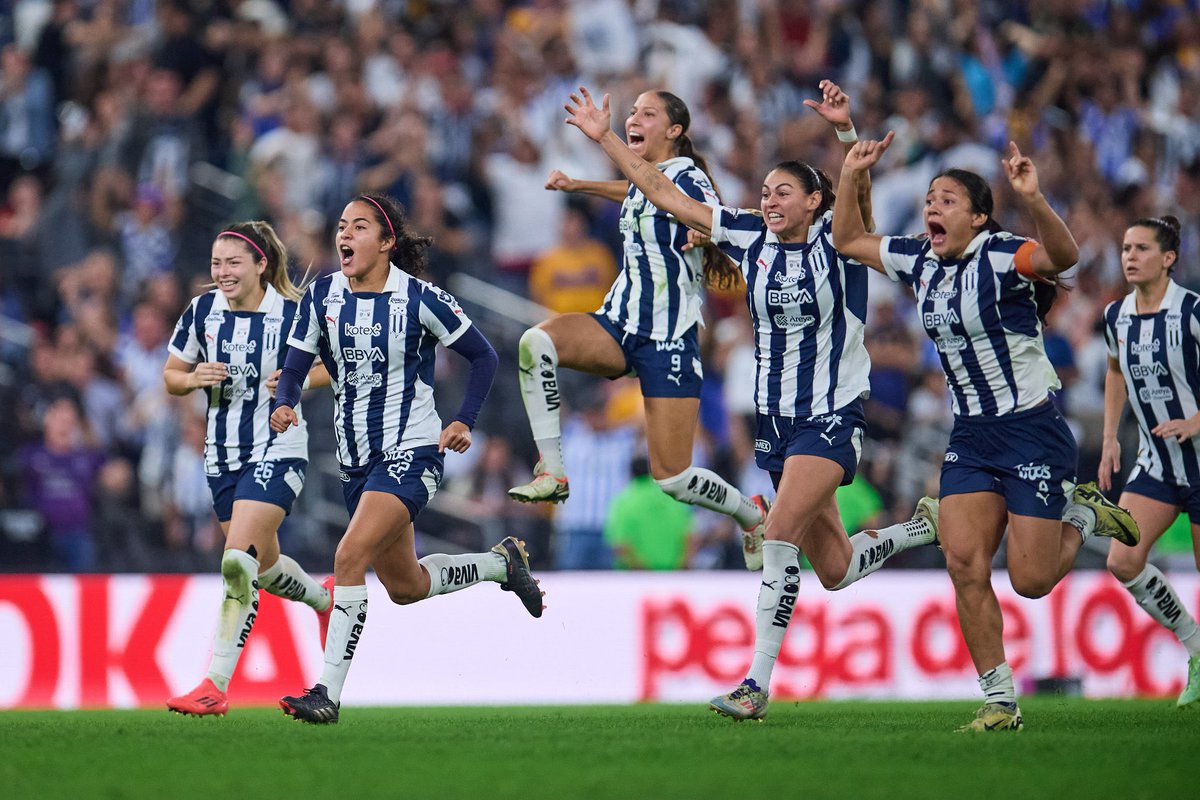 rebecabr97's tweet photo. BICAMPEON4S LPM!!! ❤️‍🔥🏆🏆🥇🥇@Rayadas https://t.co/ddekqSmKav