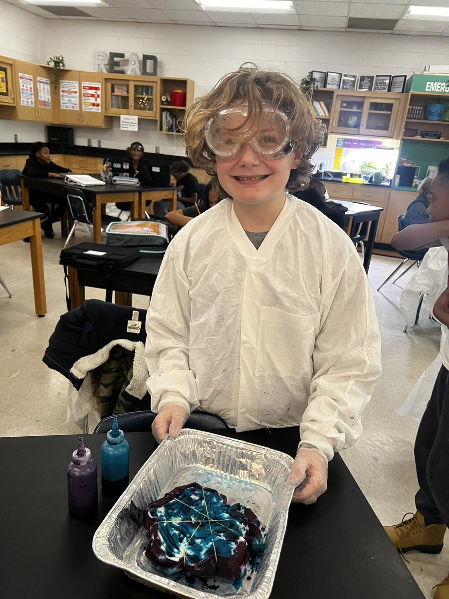 🎨💡Starting our Changes in Matter Unit with a Philosophical Chairs debate AND tie-dying fun!  Exploring physical and chemical changes and creating wearable art! 💜💛 <a href="/TheLarkspurMS/">The Larkspur Lions</a> 📝 #AVIDLife <a href="/AVID4College/">AVID</a>