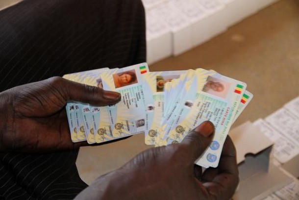 almouslime's tweet photo. 🇲🇱🇸🇳 Le Sénégal refuse l'entrée sur son territoire aux Maliens sans documents d'identité valables. L'ancienne carte d'identité en papier ne passe plus. Les documents de voyages autorisés sont la carte biométrique ou le passeport. https://t.co/13ipMDYYil