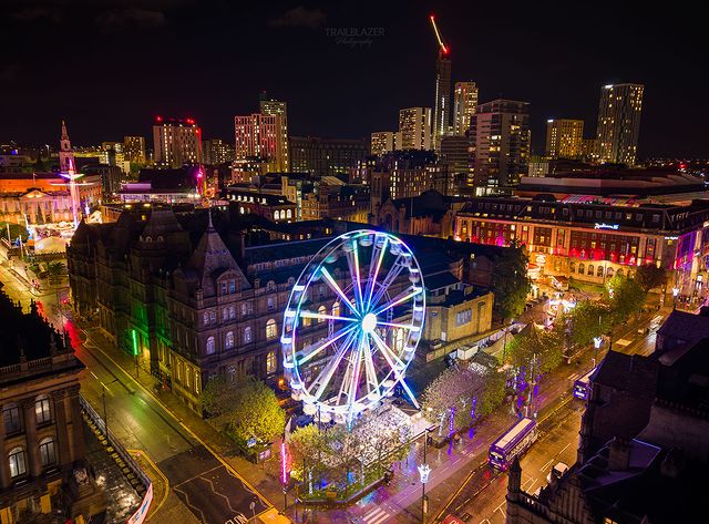 LeedsLife_'s tweet photo. The Wheel of Light is back in town! 🎡✨

Photos by IG: trailblazerphoto

#Leeds #visitleeds #loveleeds #thisisleeds #wheeloflight #leedscitycentre #leedscity #christmasinleeds #leedschristmas #leedstownhall https://t.co/i6OI84eSQV