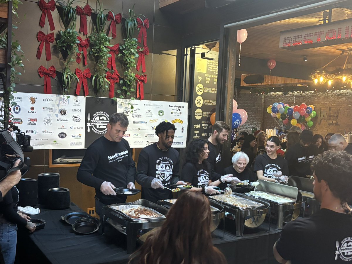Doing great things for our community with great role models #townhallfeedtheneed  #stipemiocic #denzelward #gangstergranny <a href="/TOWNHALLOHC/">TOWNHALL</a>