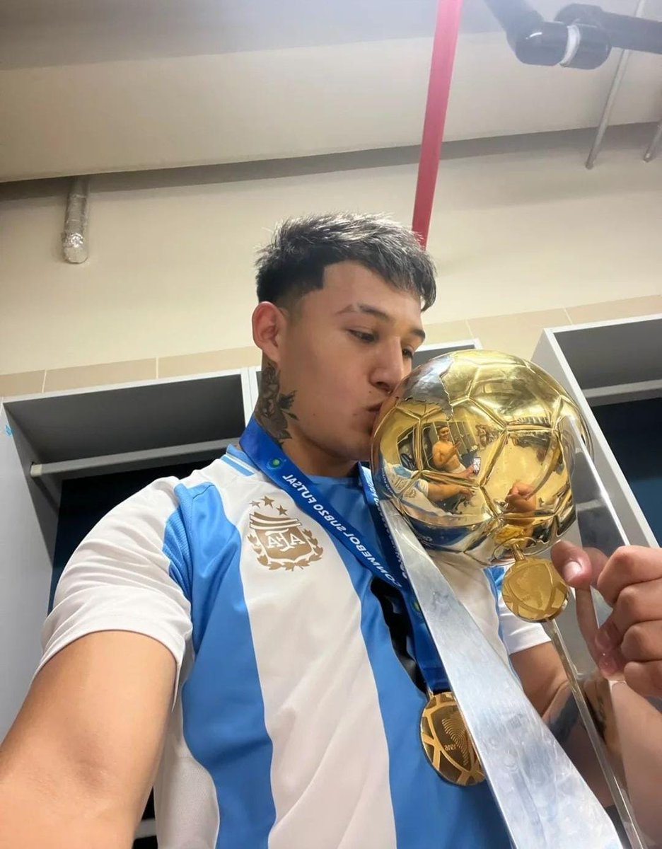 casdcamioneros's tweet photo. #Sub20FS🏆 ¡ARGENTINA ES EL CAMPEÓN!
💚 ¡ARAÑA CORAZÓN! https://t.co/4EBnnfBil0