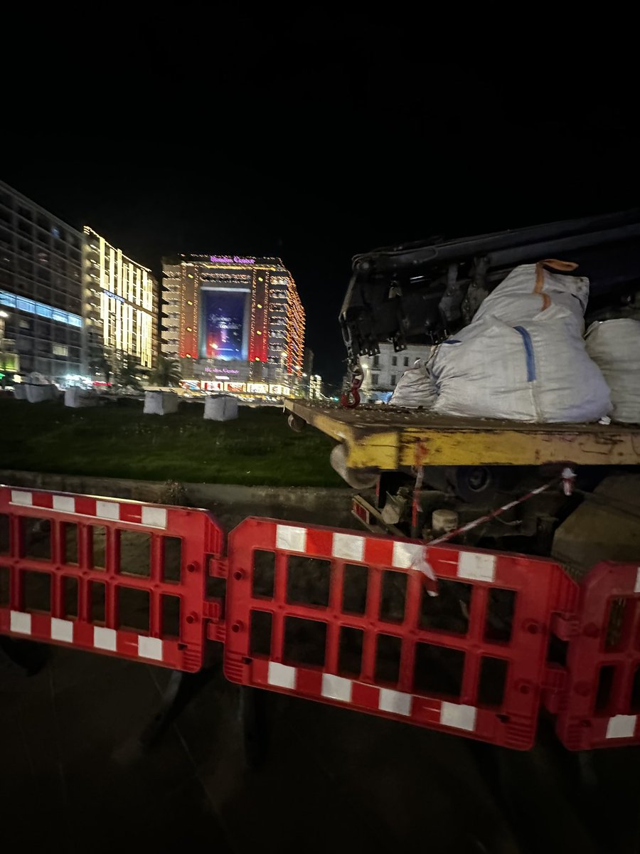 arisganatos2's tweet image. Το σιντριβάνι στην Ομόνοια είναι κλειστό 1 μήνα τώρα, βλέπω κάνουν εργασίες λογικά θα το εγκαινιάσει και αυτό  ο #Δούκας #xmasmood #Αθηνα