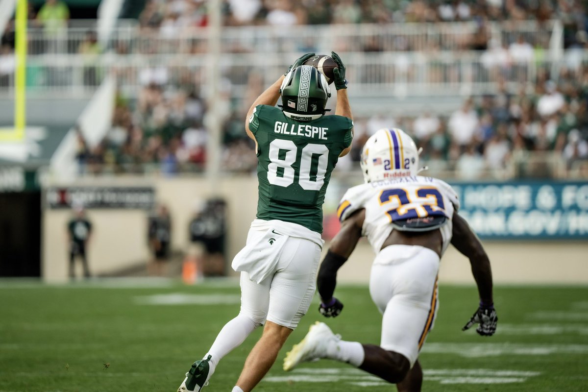 MSU_Football's tweet photo. happy birthday @zxg28 🥳 https://t.co/GbCMj1UHFR