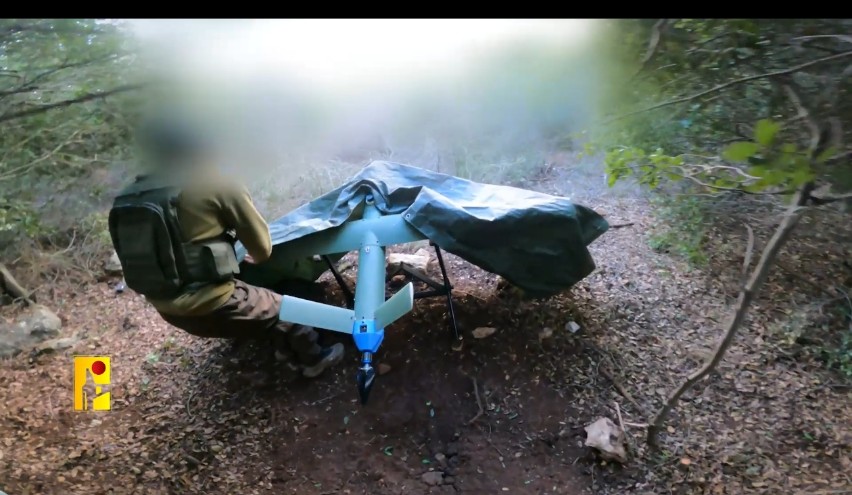 TMPnewsAgency's tweet photo. Hezbollah:
—
Scenes of the Islamic Resistance targeting an “#israeli” army command room at the “#Metulla” site on the southern #Lebanese border with attack drones.
#Israel #Lebanon #Hezbollah #Beirut https://t.co/AEB3u2LJlf
