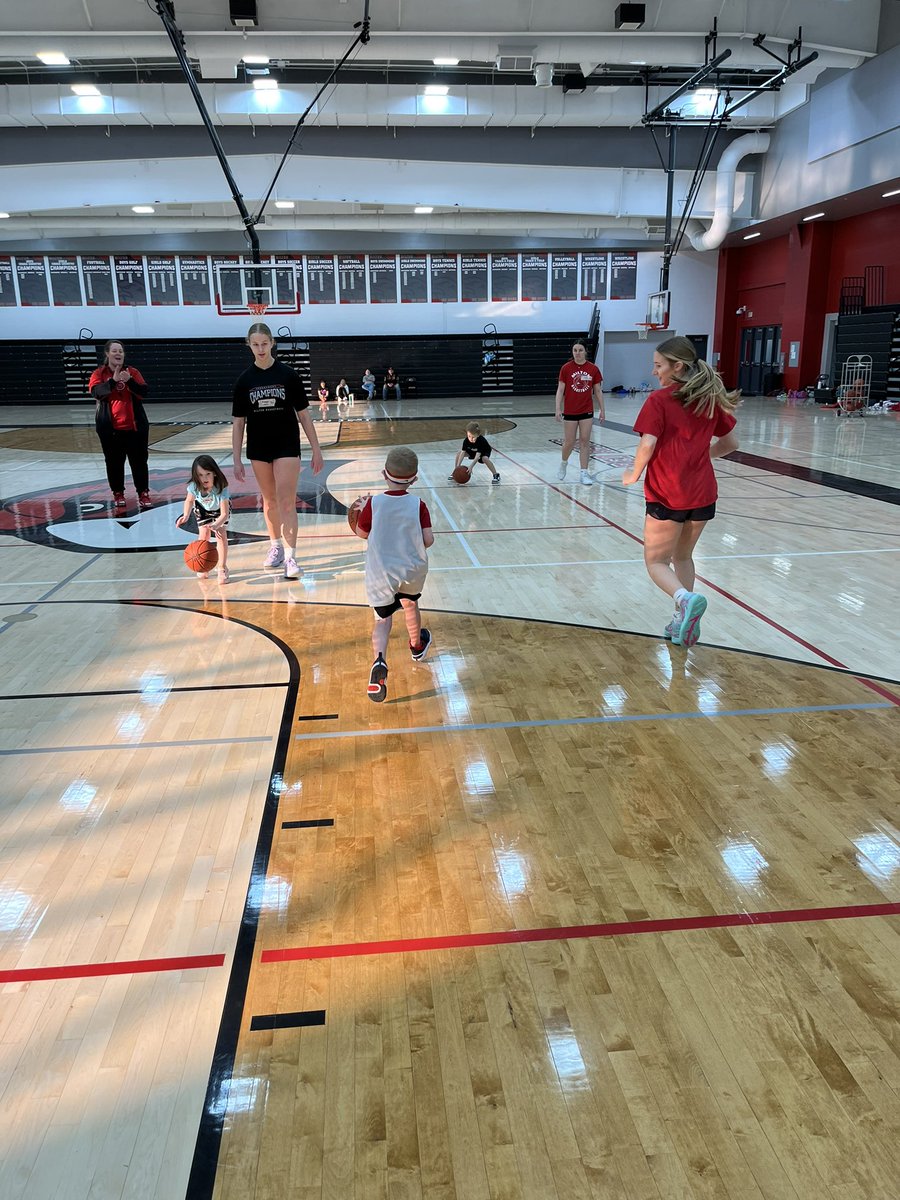 MHS_GBball's tweet photo. Turkey camp for the MYB little. 4k-2nd graders had a blast today with our lady Red Hawks! https://t.co/dSOVYB7P44
