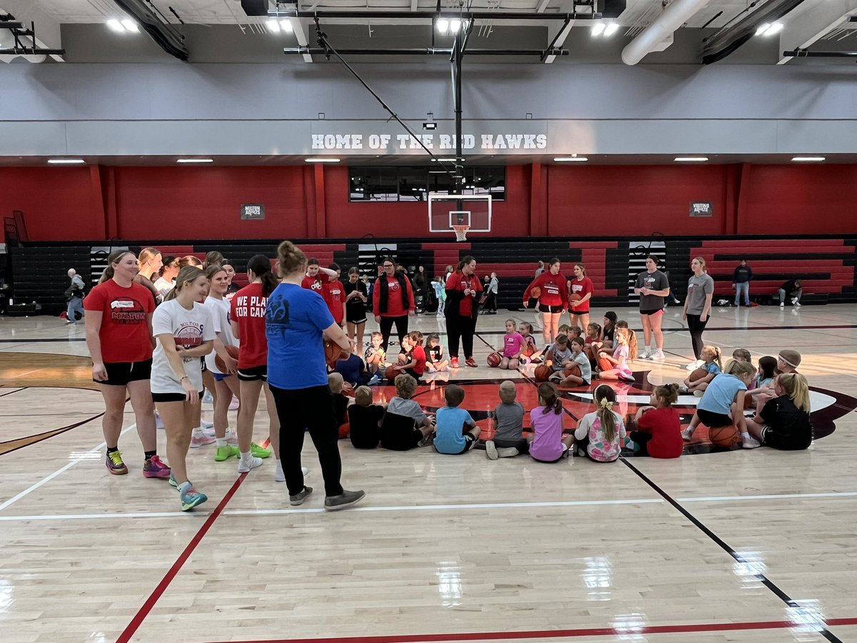 MHS_GBball's tweet photo. Turkey camp for the MYB little. 4k-2nd graders had a blast today with our lady Red Hawks! https://t.co/dSOVYB7P44