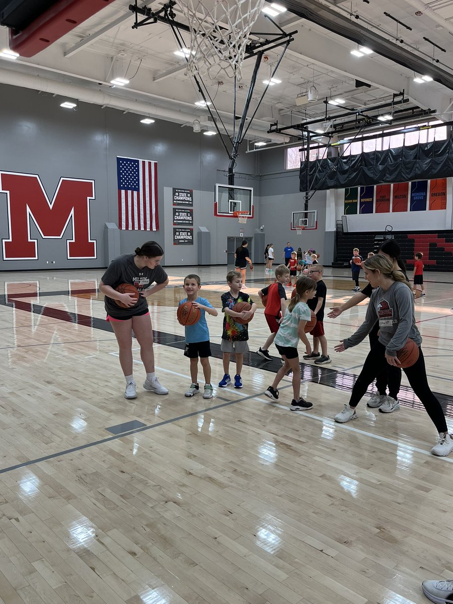 MHS_GBball's tweet photo. Turkey camp for the MYB little. 4k-2nd graders had a blast today with our lady Red Hawks! https://t.co/dSOVYB7P44