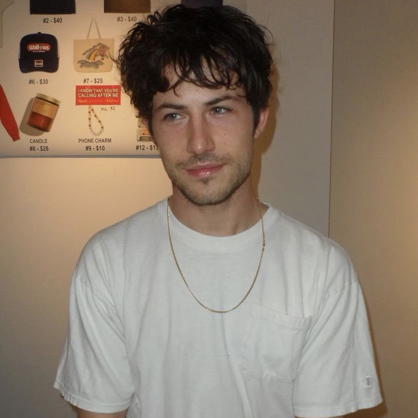 walletsdaily's tweet photo. Does anyone know who this guy is? Why is he posting about the Dylan Minnette lookalike contest? Does he think he’s going to win? https://t.co/VjdrsSHwmn