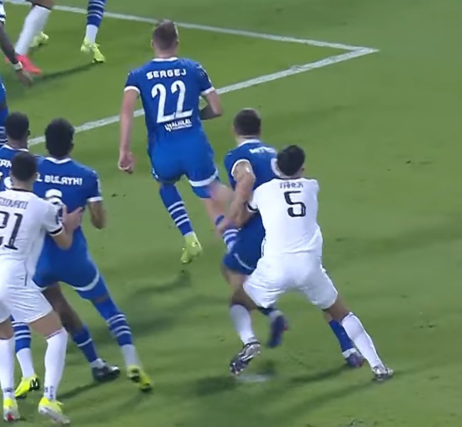 🚨🚨🚨🚨🚨🚨🚨🚨🚨🚨🚨🚨🚨🚨🚨

للتاريخ .. في زمن الـVAR في دوري ابطال آسيا

الهلال سُرق (3) ركلات جزاء واضحه وصريحه

😱😱😱😱😱😱😱😱😱😱😱😱