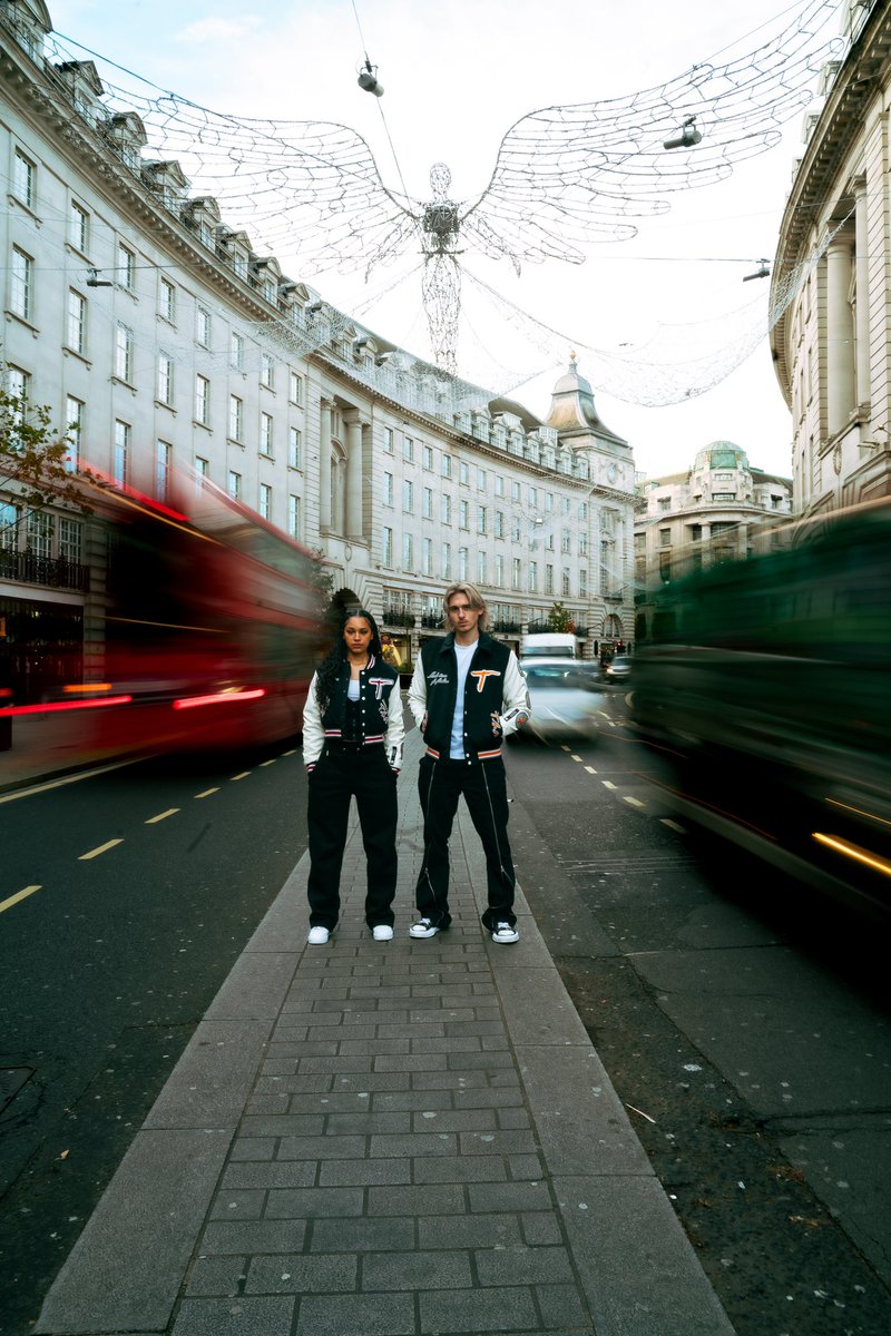 TIMEEUK's tweet photo. In the blur of the city, we find clarity. Time is power⏳

Timeless Varsity Jackets Out Now‼️

LINK IN BIO

#streetluxury #clothingbrand  #menfashion #womensfashion #elevateyourself #streetwear #luxury #lifestyle #time #timee https://t.co/hdh1aMXS5q