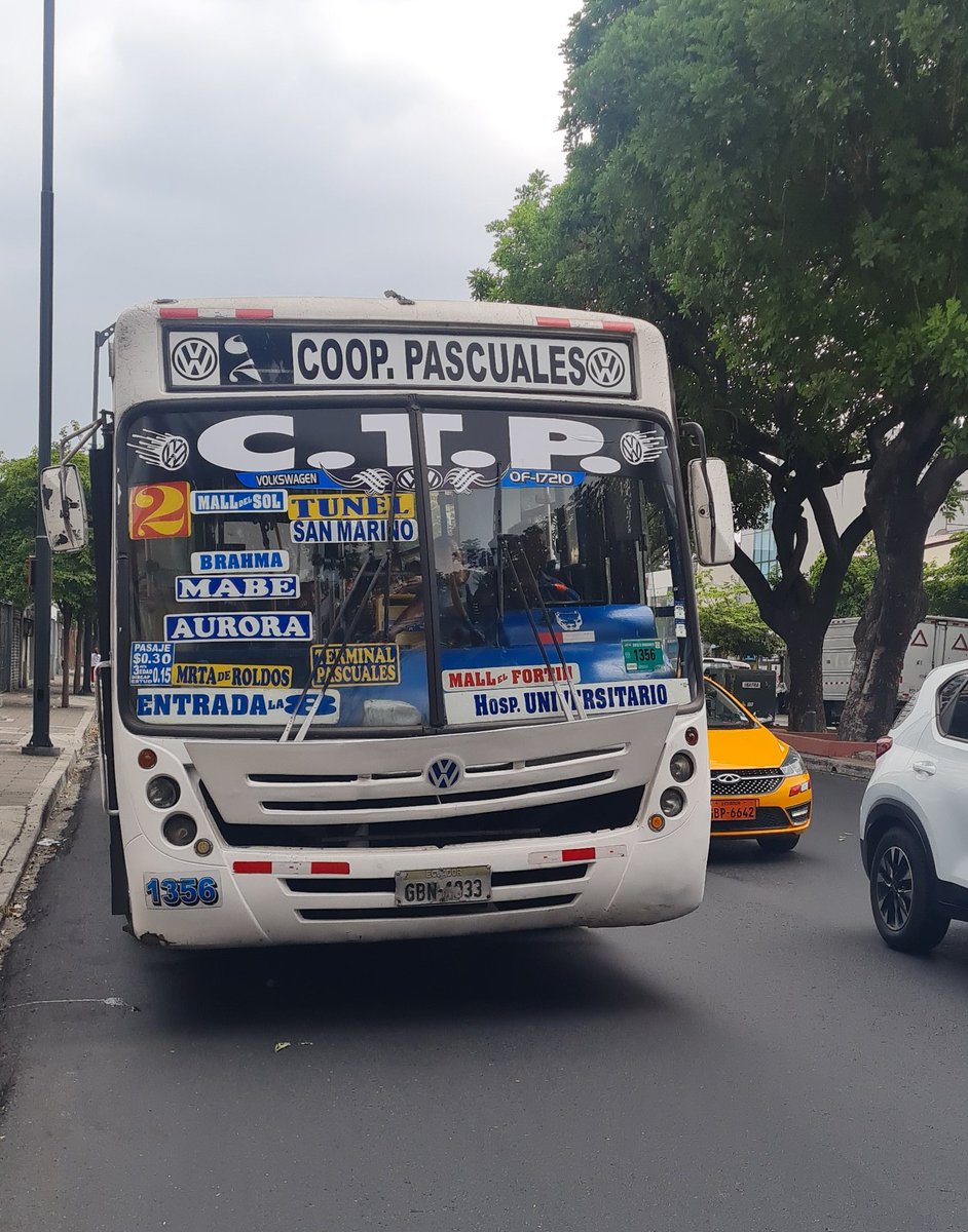 ManenaU's tweet photo. Nos acaba de chocar un bus en La Plaza Dañin y Nicasio Safadi, mi mamá manejaba y yo salía de solca OPERADA! El bus se dio a la fuga al ver tres mujeres solas! por favor ayuda!  @ATMGuayaquil @ATM_Transito @alcaldiagye RT @FranFerreroMD @Man__ena__ @bita_borja @manuelbergher @Man__ena__ @AlbertoFrancoL @alejandrovaras @GeancarloMu