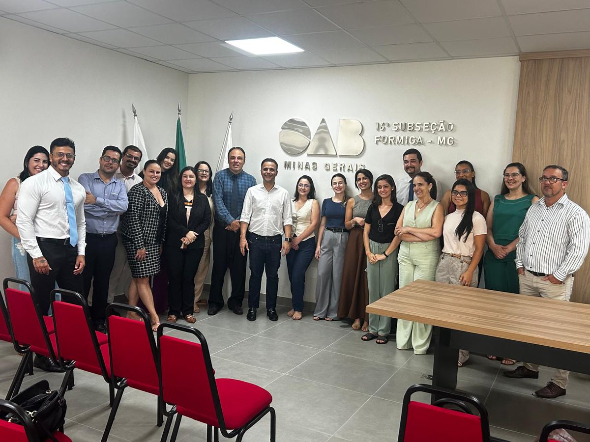 CAAMG's tweet photo. O presidente da CAAMG, Gustavo Chalfun, e candidato eleito à OAB/MG visitou Formiga. O intuito do encontro foi escutar as demandas da advocacia formiguense a fim de proporcionar melhorias na rotina de trabalho dos profissionais e parabenizar a chapa eleita para 2025/2027. https://t.co/qLHRakwRv9