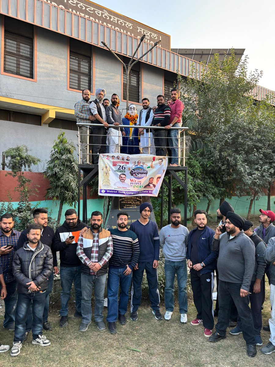 IYC's tweet photo. 📍 Patiala 

देश भर में IYC कार्यकर्ता संविधान की रक्षा का संकल्प लेते हुए "संविधान के सैनिक" बनकर संविधान दिवस मना रहे हैं! हम भारत के संवैधानिक मूल्यों की रक्षा करने के लिए हमारे नेता राहुल गांधी जी के साथ एकजुट हैं।
#SamvidhanKeSipahi 🇮🇳 https://t.co/kPVDtjKuvE