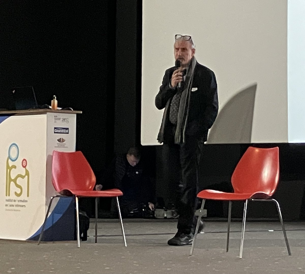 AUGE_PREVENTION's tweet photo. MGEN Prévention organise la manifestation de l’IFSI de Charleville. Théâtre, conférence, témoignage d’un patient expert, une après-midi destinée à sensibiliser les 500 participants à l’addiction au tabac - projet de l’établissement. https://t.co/CMqrfHuqTn