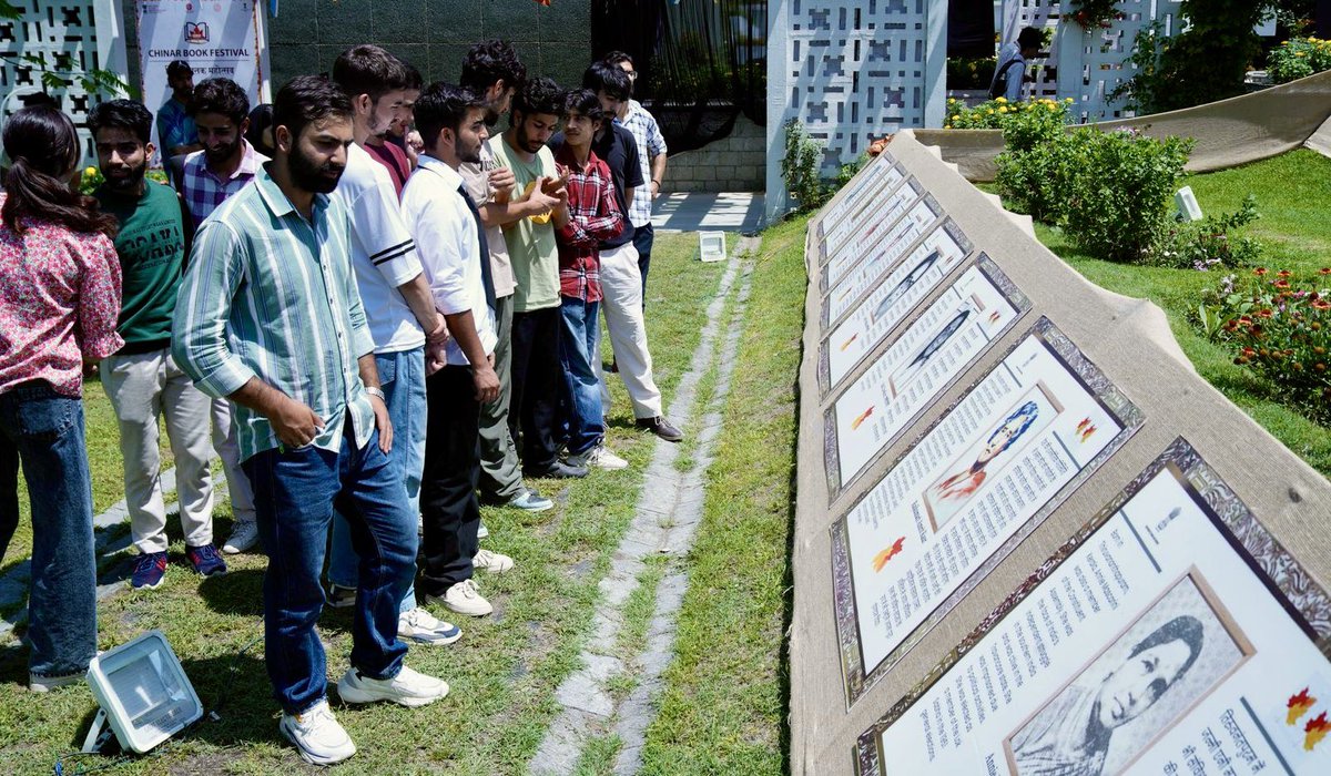 Brajeshk_jha's tweet photo. अपडेट: A exhibition celebrating the contributions of 15 women in drafting the Constitution was held in Srinagar (Aug 17–25) with invaluable support from @srinagaradmin. Specially DC Srinagar @ The Constitution embodies our collective and individual pride. https://t.co/5E9YH2URbB