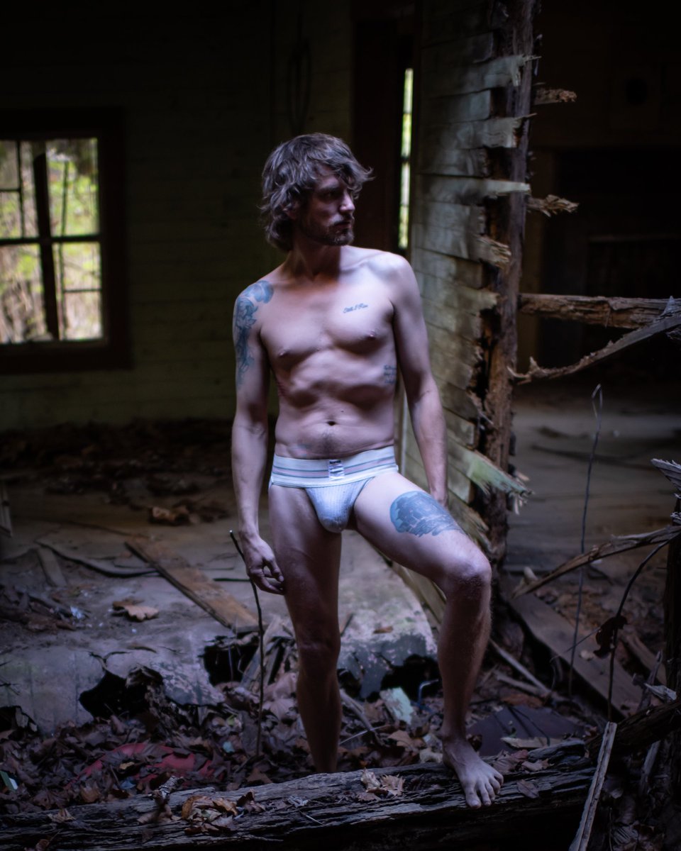 LandoBandoPorts's tweet photo. The way this house is decaying is gorgeous for portraits π€π€ Uncensored and extended set on Patreon - link in bio!!
#LandoBando #abandonedportraits #jockstrap #menswear #malenude #nudemale #lgbtq #lgbt #lgbtmodel #lgbtboy https://t.co/KKT8yGc9Ra