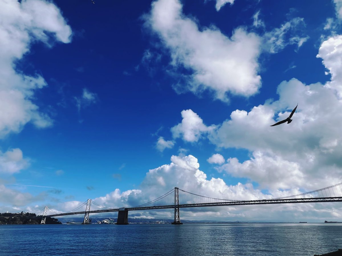 After the rain, I think the colours of San Francisco improved a lot, and most importantly I saw a rainbow! The clouds were beautiful too.