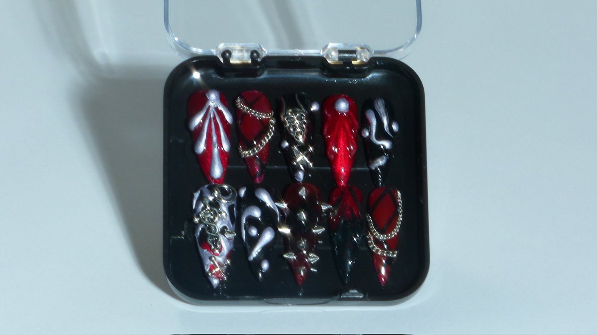 bibisclaws's tweet photo. #nailart 💕💕 https://t.co/EPWszLgLdW