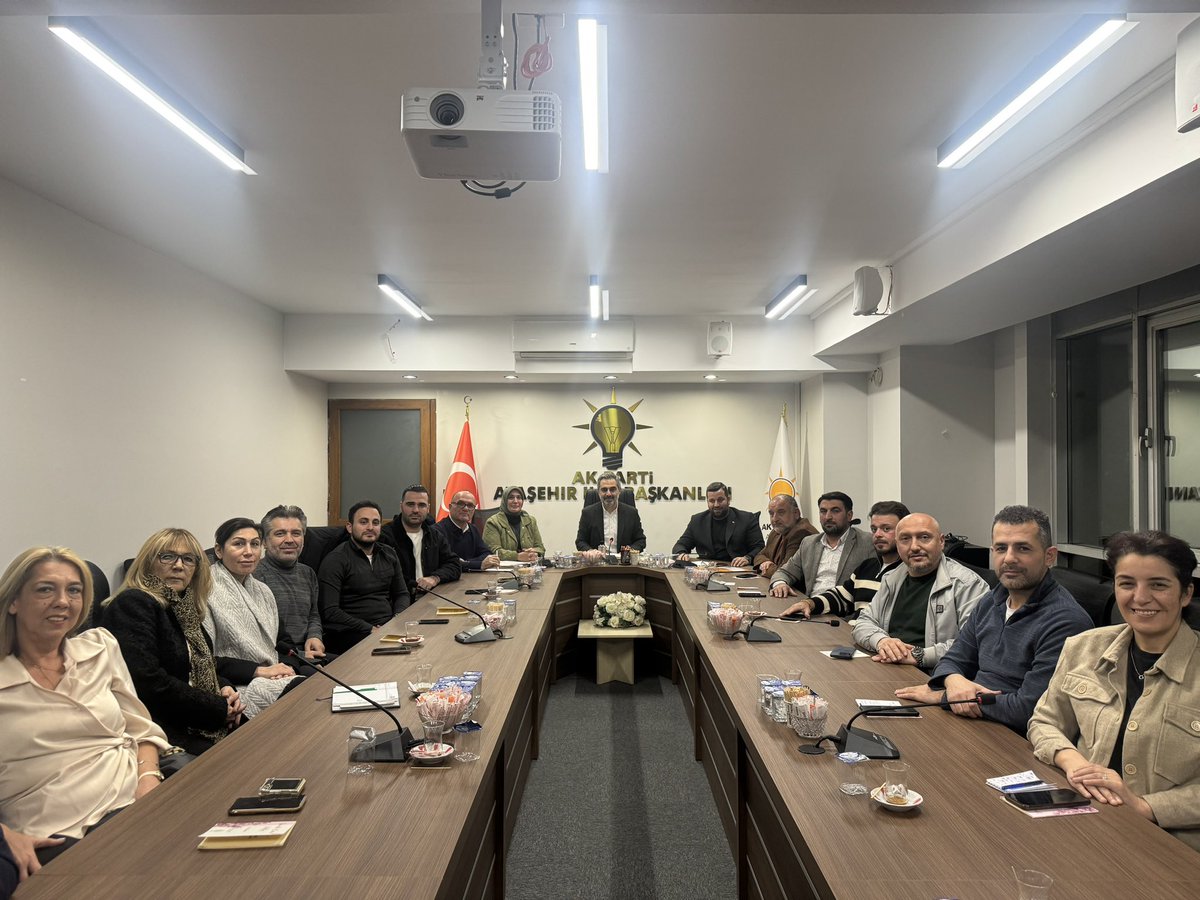 İlçe Yürütme ve Yönetim Kurulu Toplantımızı Grup Başkan Vekilimiz <a href="/serdarorhan/">Serdar ORHAN</a> ve Teşkilat mensuplarımızın katılımlarıyla gerçekleştirdik.

Teşkilat içi faaliyetlerimizi, komşularımıza yönelik saha çalışmalarımızı ve genel siyasi konuları değerlendirdik.

Tüm teşkilat