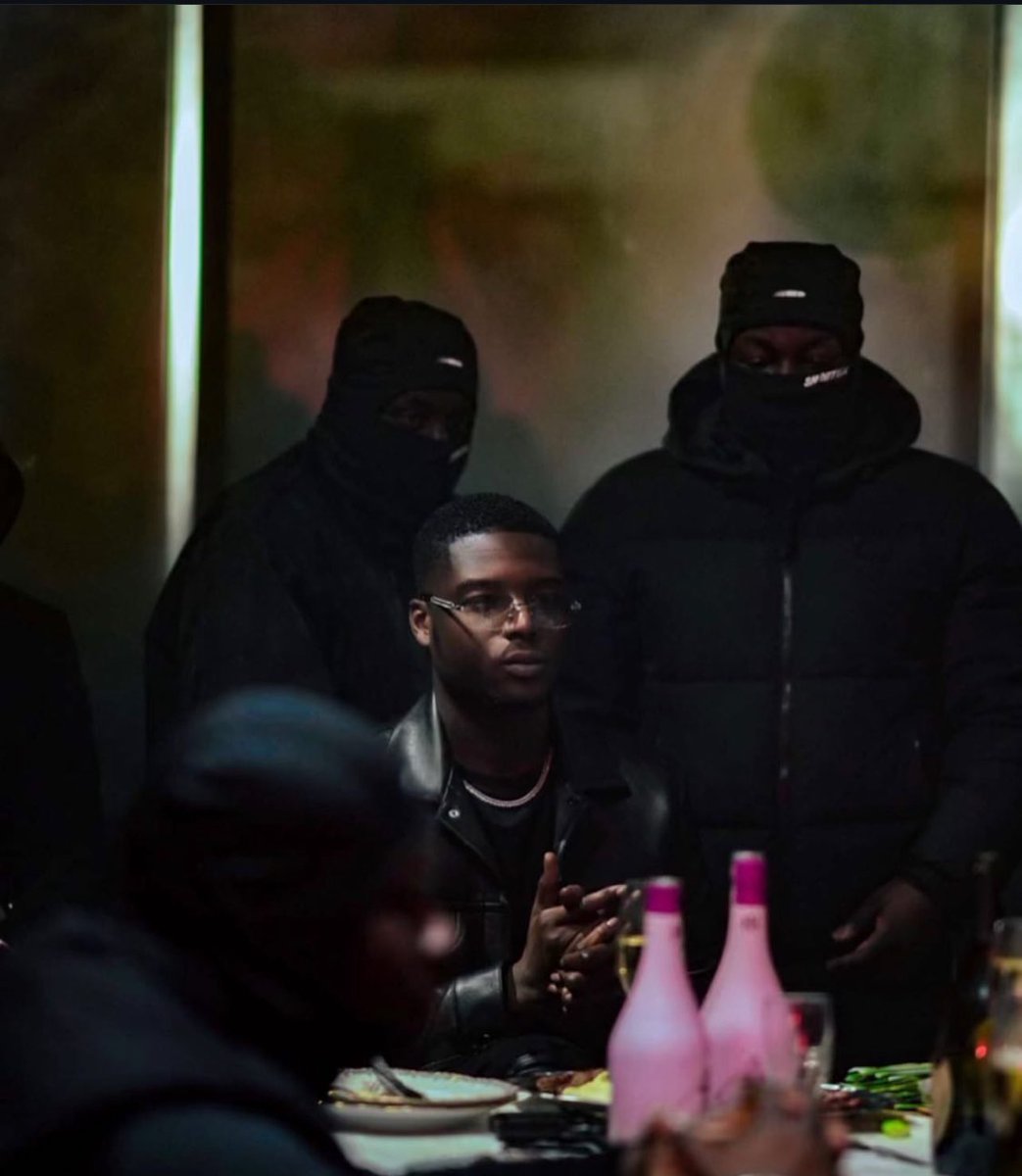 RapFrActus's tweet photo. 🚨« La vie qu’on mène » de NINHO compte +700 MILLIONS de streams au total (toutes plateformes confondues)

🥇Le titre le plus streamé pour un RAPPEUR FR en solo 🇫🇷

🥇+2440 jours consécutifs dans le TOP Spotify (Un record) https://t.co/IcSu2Ewd6M